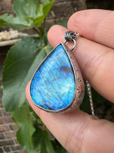 Load image into Gallery viewer, Blue Labradorite starry pendant