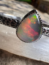 Load image into Gallery viewer, Tear drop Opal cuff