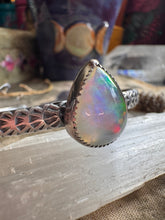 Load image into Gallery viewer, Tear drop Opal cuff