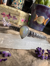 Load image into Gallery viewer, Small Tear drop Opal cuff