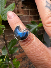 Load image into Gallery viewer, Labradorite moon ring